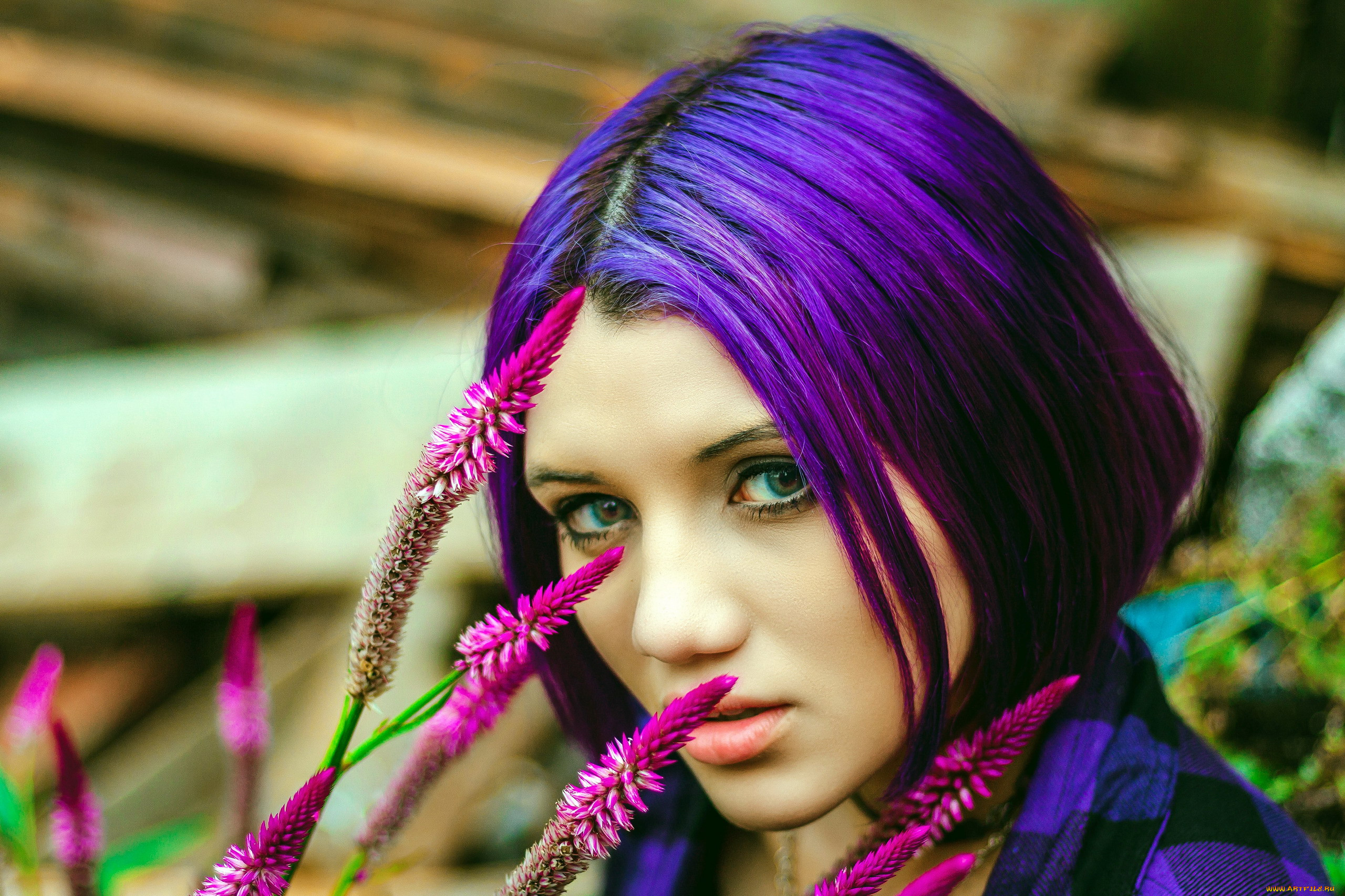 Анастасия с фиолетовыми волосами